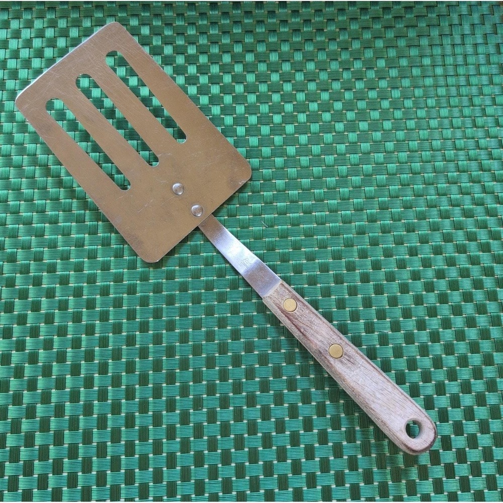 Robinson Knife Co Spatula Short Slotted Stainless Wood Hndl *Slight L/R Wobble*